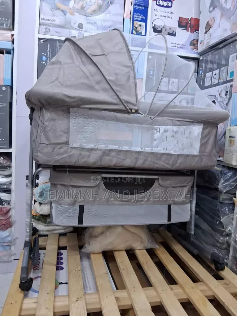 Foldable Baby Bed With and Adjustable Height Net