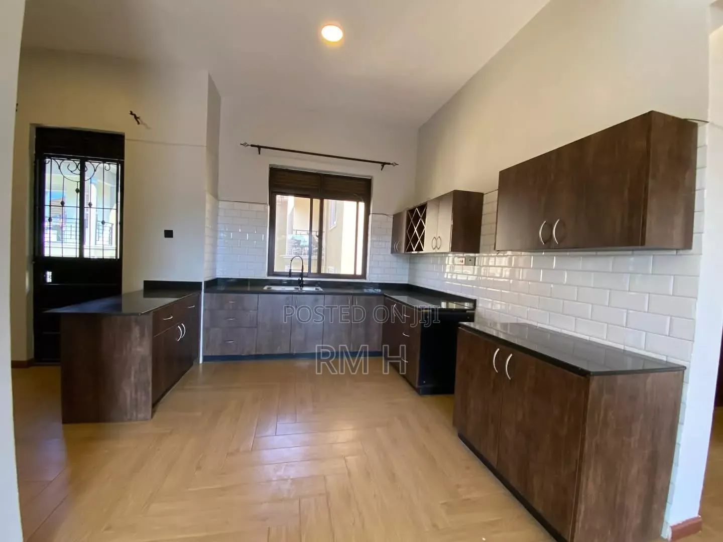 4bdrm Apartment in Bunga, Central Division for rent