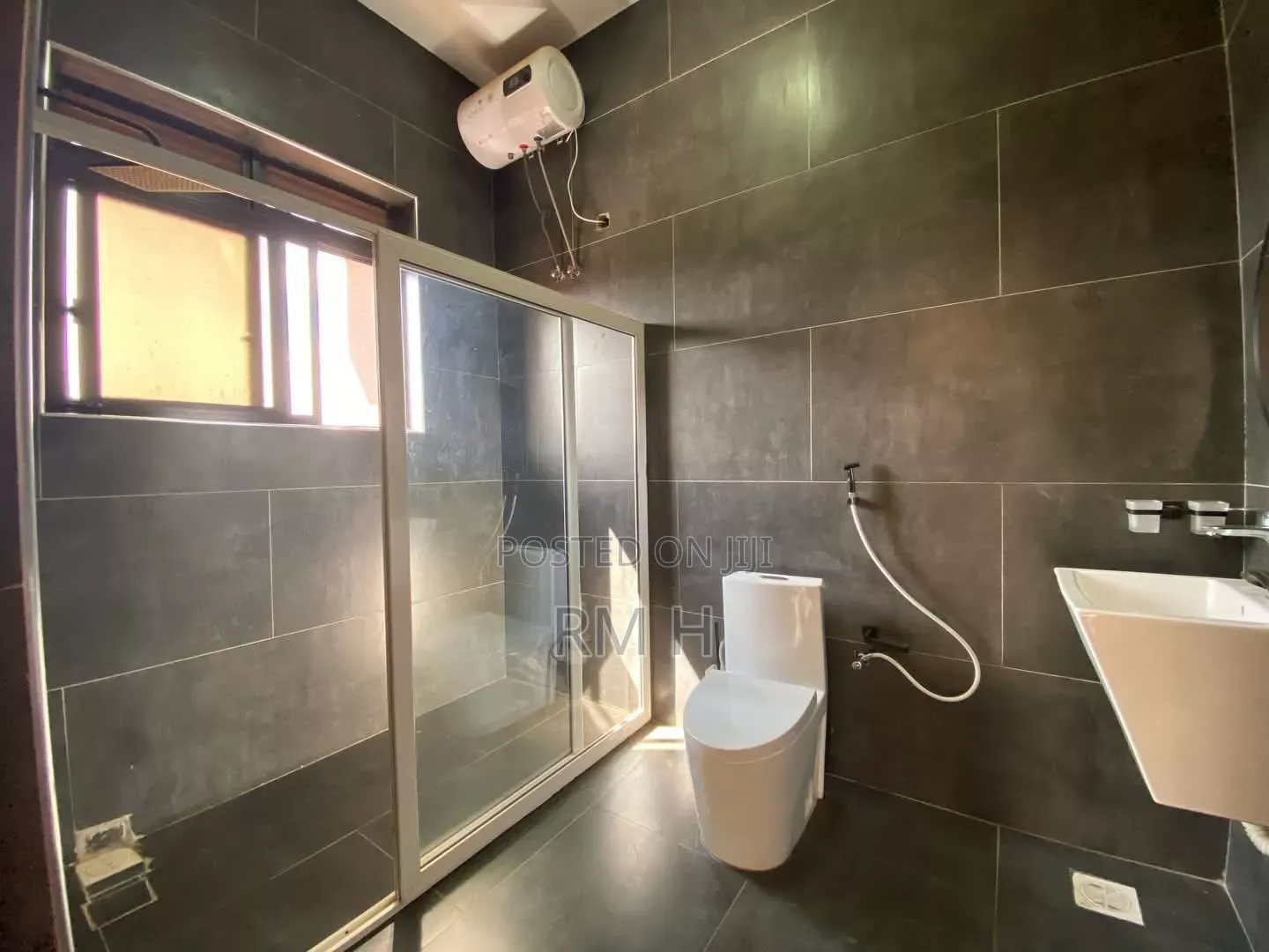 4bdrm Apartment in Bunga, Central Division for rent