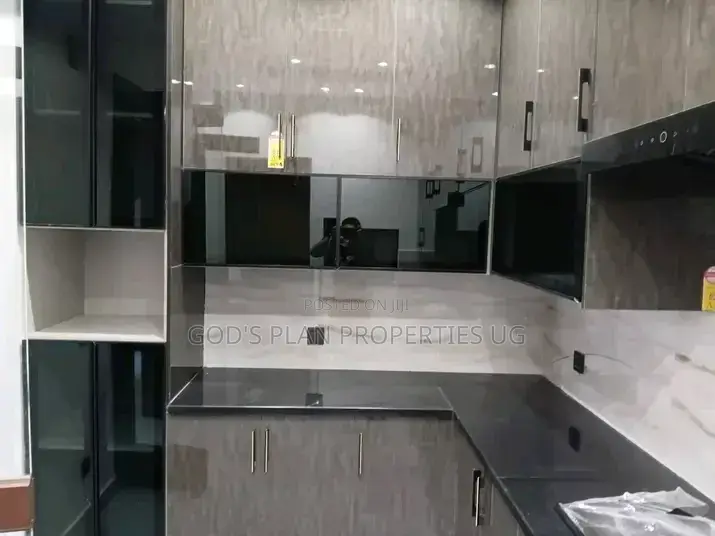 3bdrm Apartment in Muyenga Estate, Central Division for rent