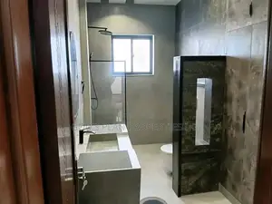 3bdrm Apartment in Muyenga Estate, Central Division for rent