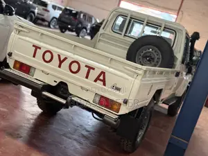 Toyota Land Cruiser Prado 2025 White
