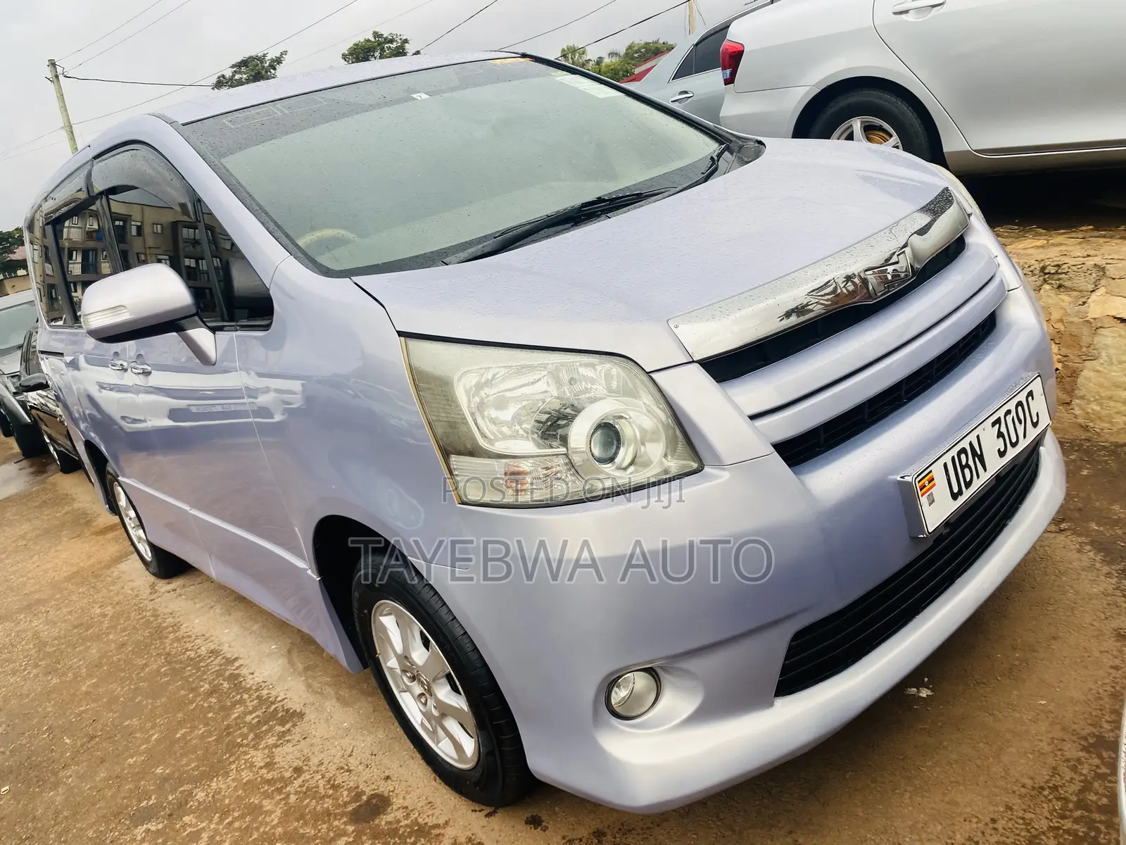 Toyota Noah 2010 Blue