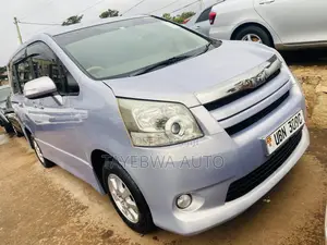 Toyota Noah 2010 Blue