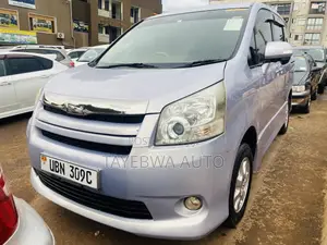 Toyota Noah 2010 Blue