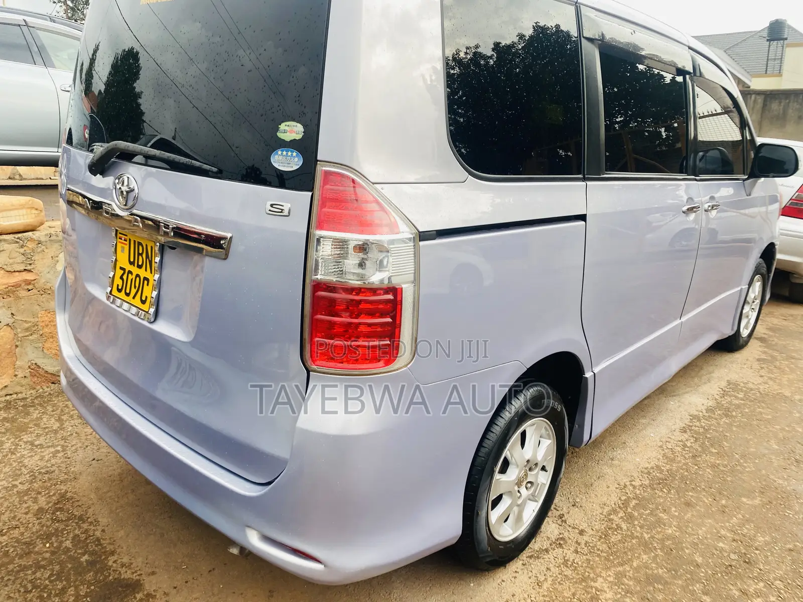 Toyota Noah 2010 Blue