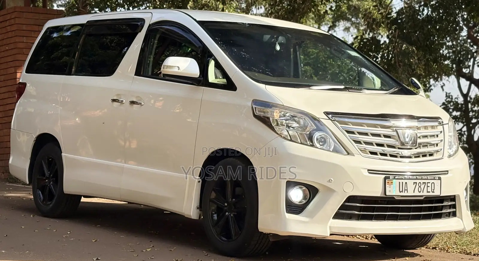 Toyota Alphard 2.4 Petrol FWD 2012 White