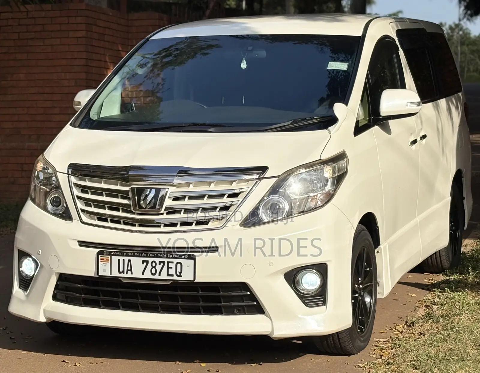 Toyota Alphard 2.4 Petrol FWD 2012 White