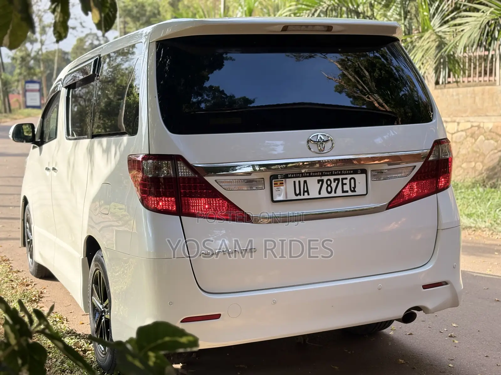 Toyota Alphard 2.4 Petrol FWD 2012 White