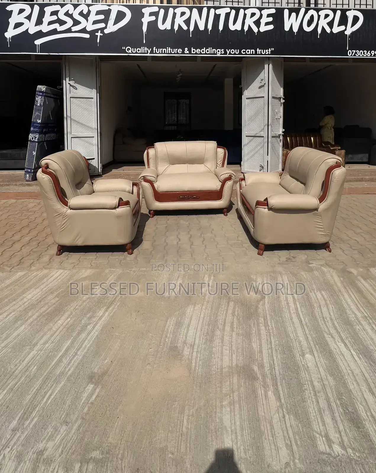 Pure Leather Sofa With Fibre Inside