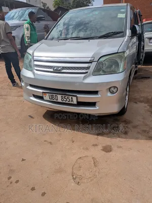 Toyota Noah 2006 Silver