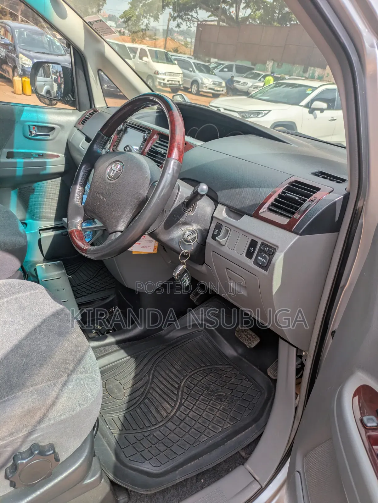 Toyota Noah 2006 Silver