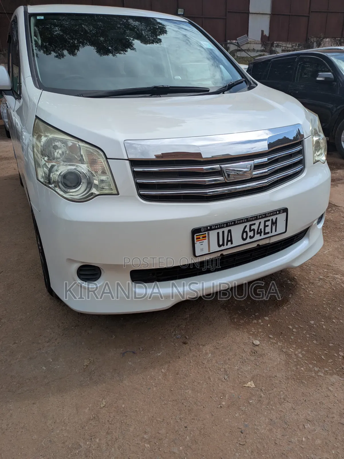 Toyota Noah 2011 White