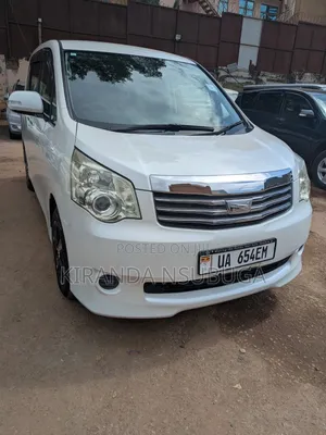 Toyota Noah 2011 White
