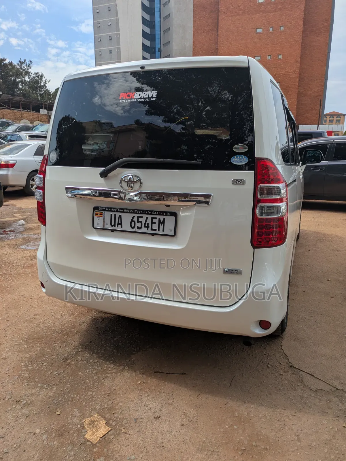 Toyota Noah 2011 White