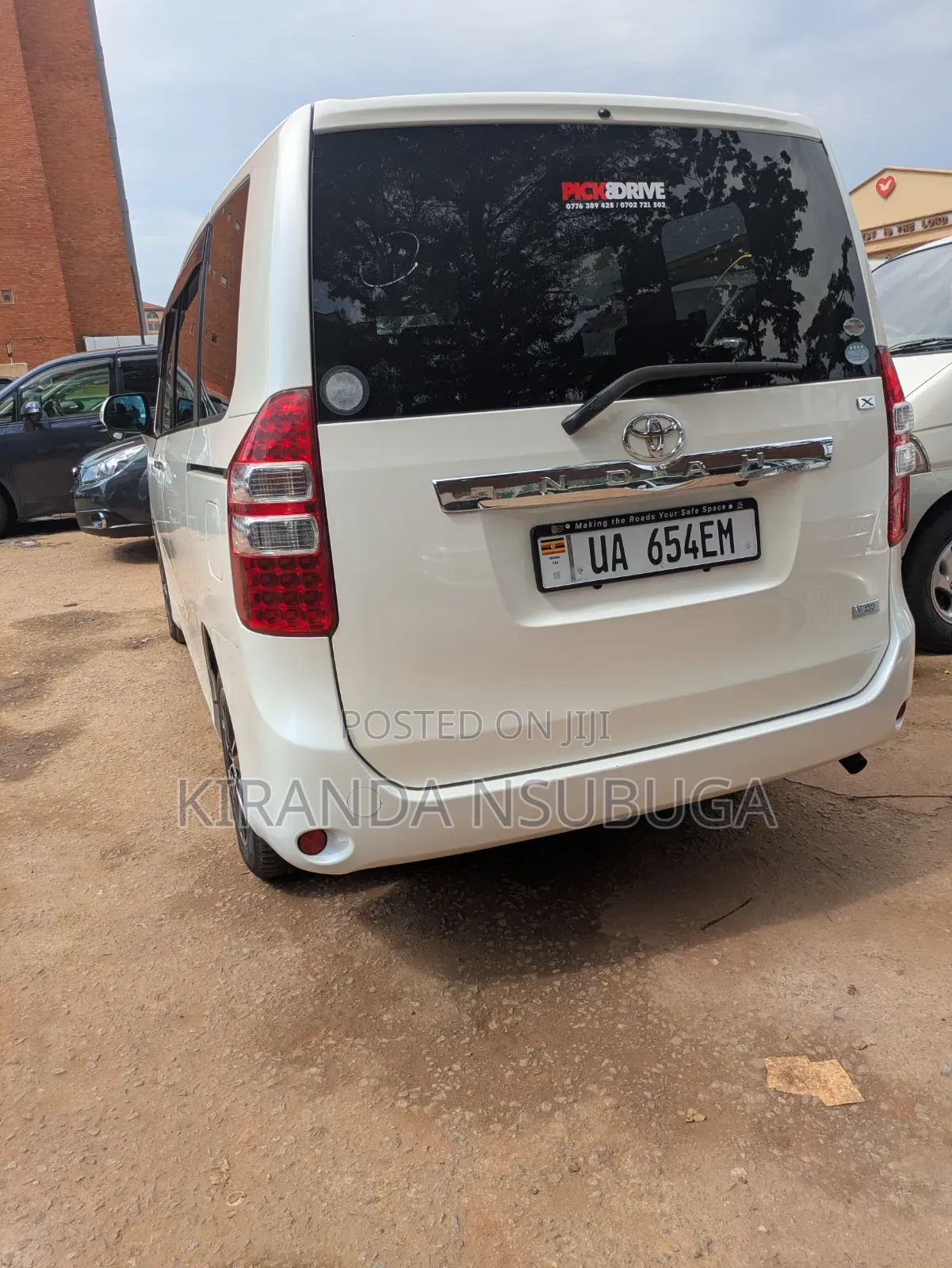 Toyota Noah 2011 White