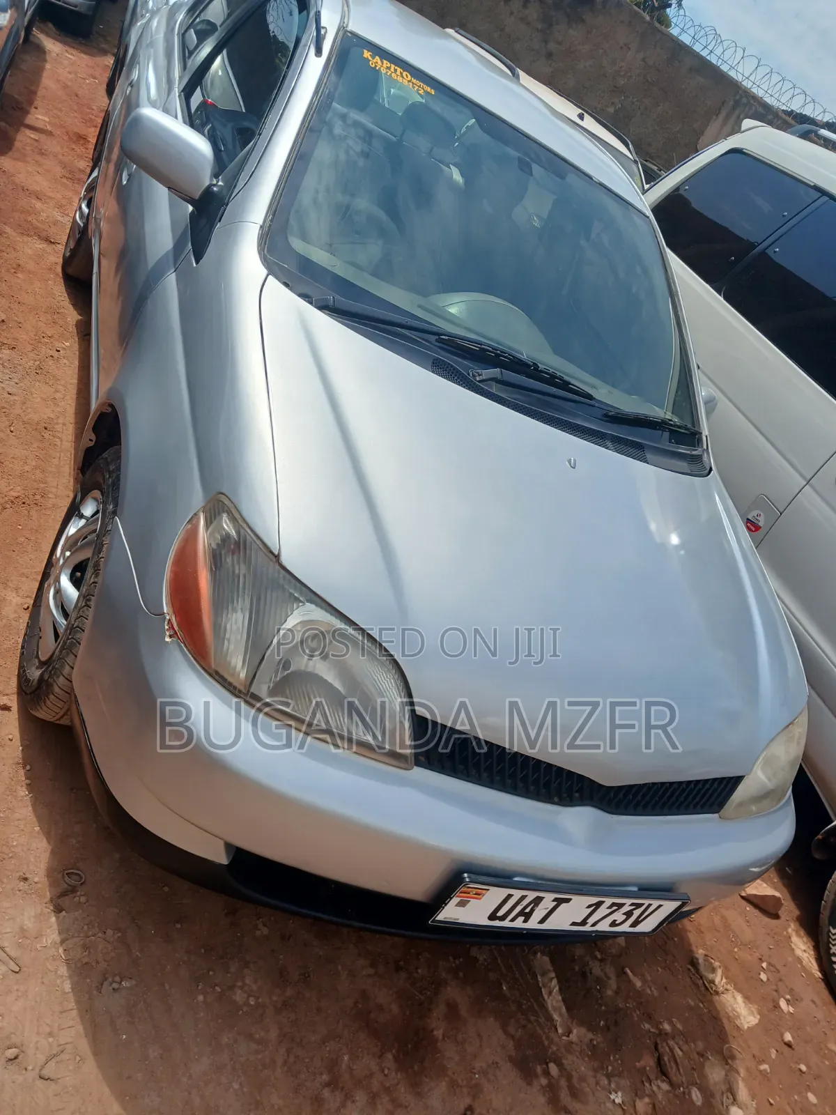 Toyota Platz 2000 Silver