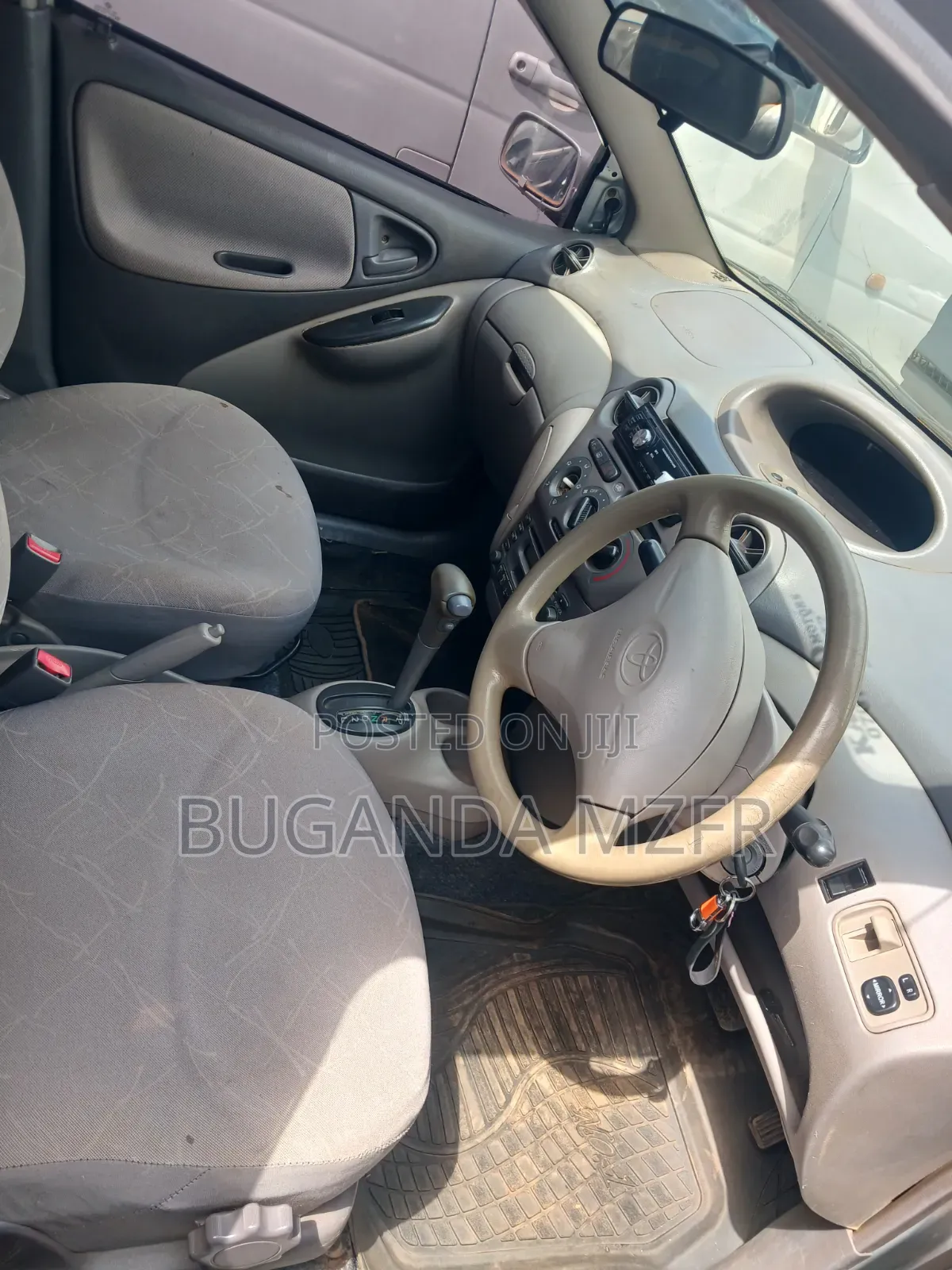 Toyota Platz 2000 Silver