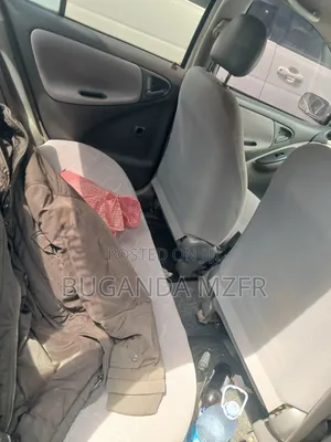 Toyota Platz 2000 Silver