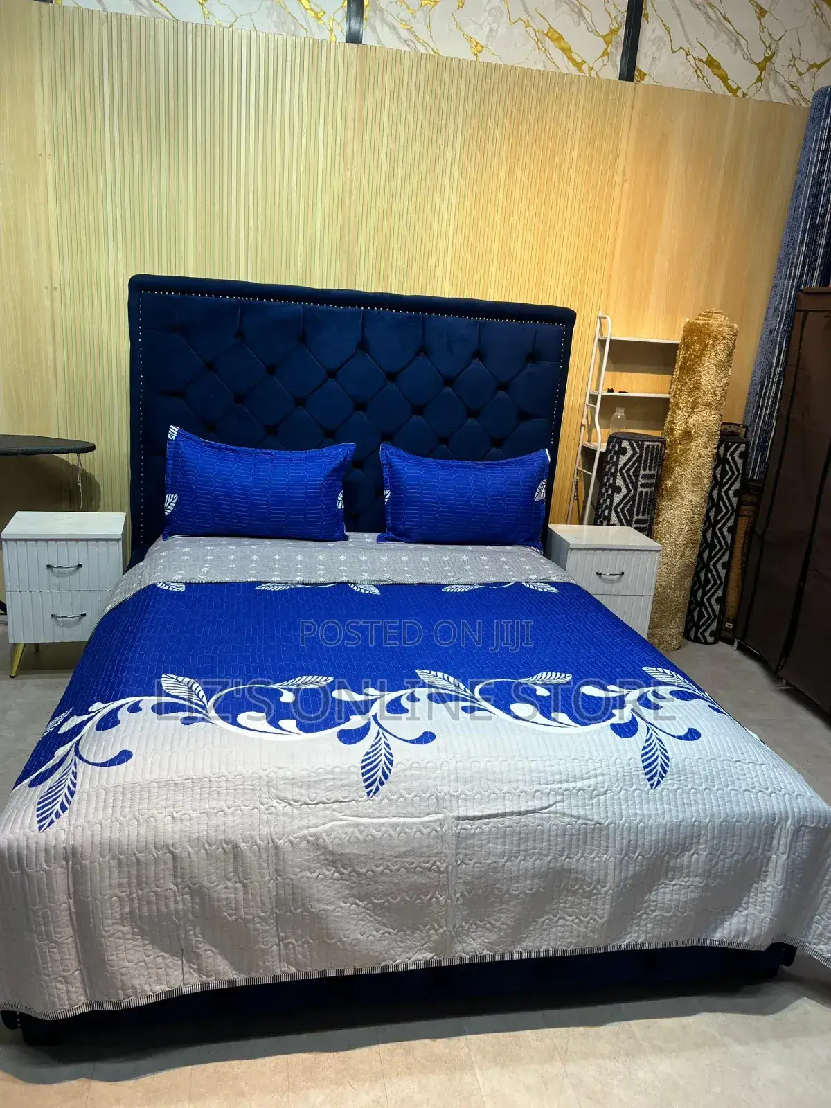 Royal Blue and White Leaf-Patterned Bedspread Set
