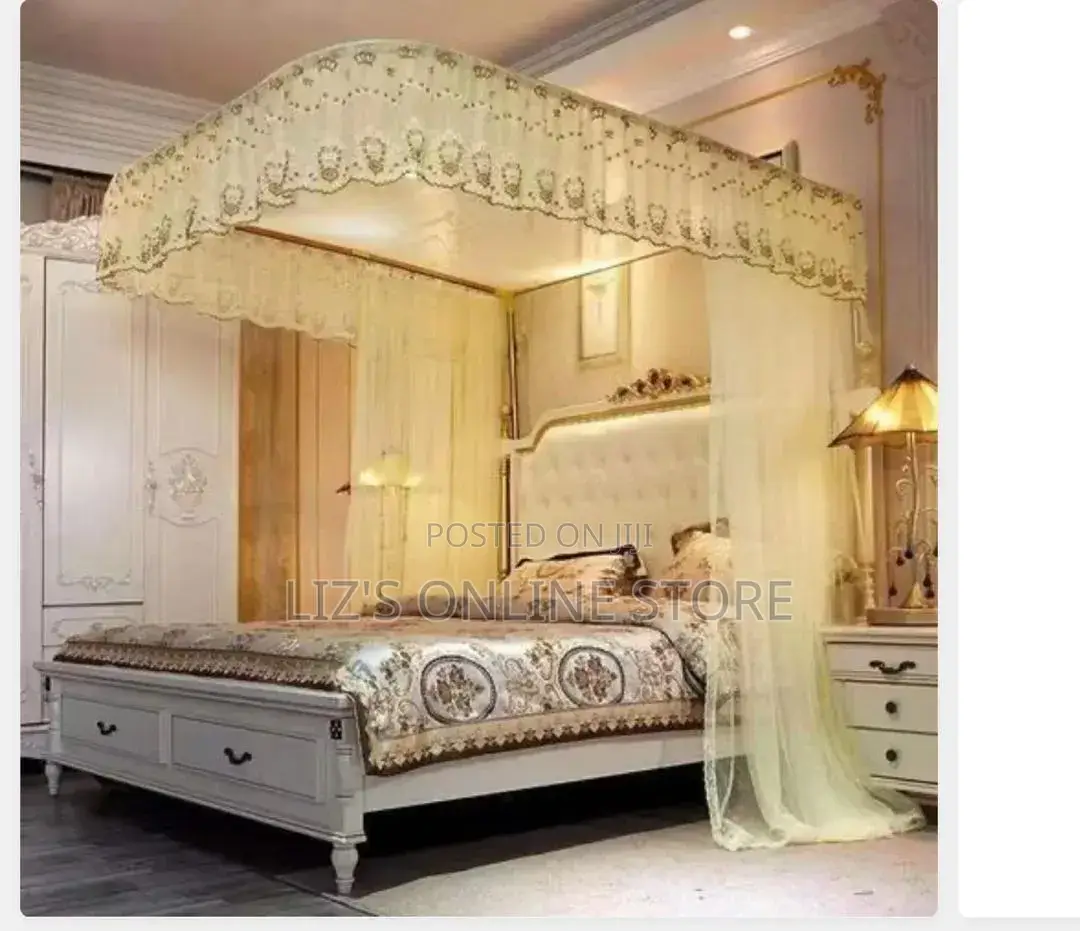 Luxurious, Cream-Colored David Ra1 Mosquito Net