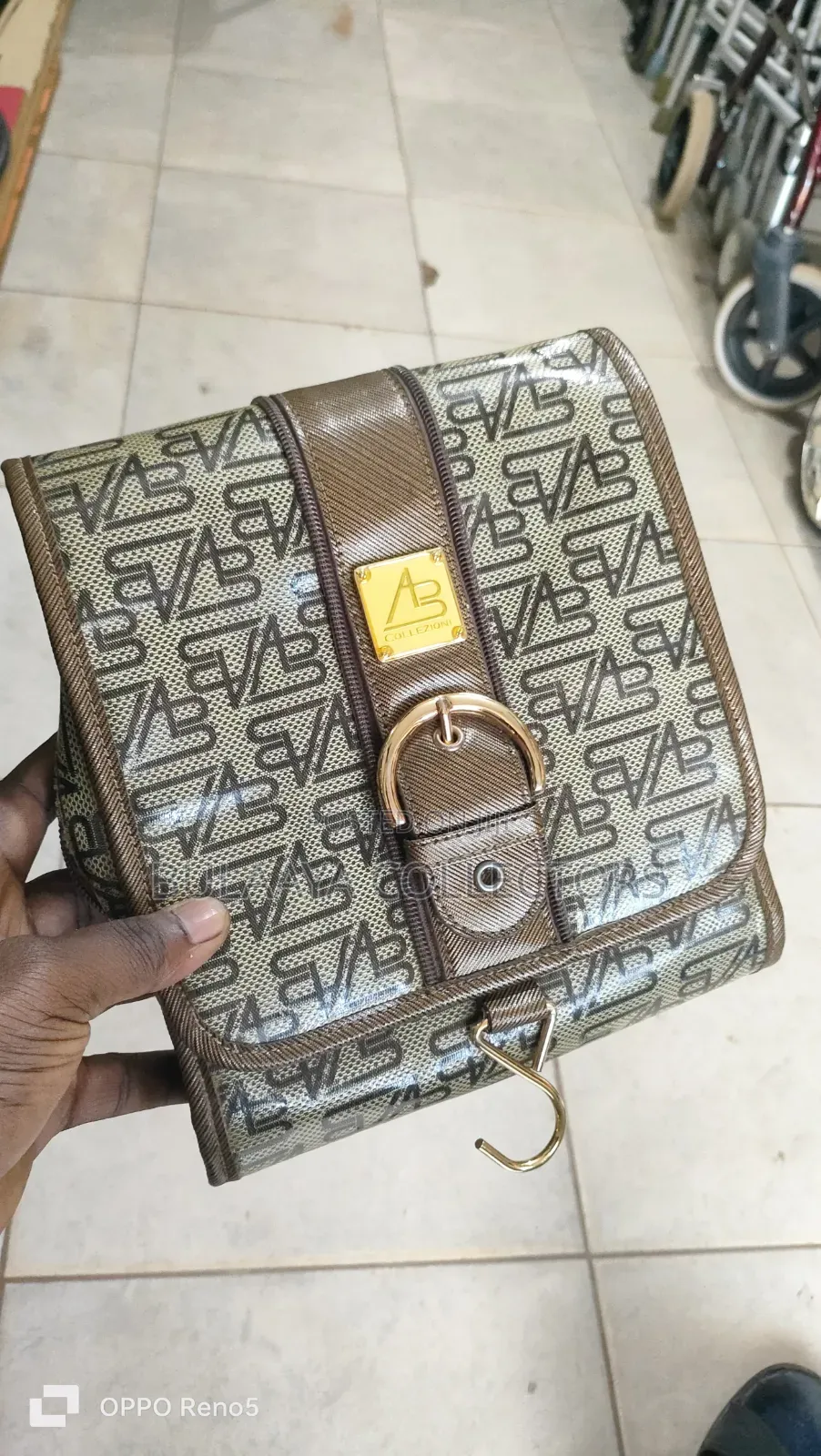 Uk Used Hanging Travel Toiletry Bag.