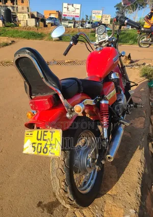 Honda CB 2005 Red