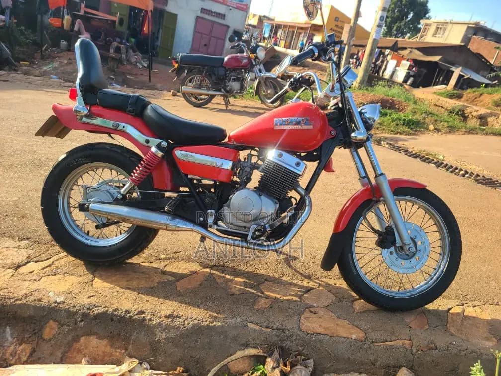 Honda CB 2005 Red