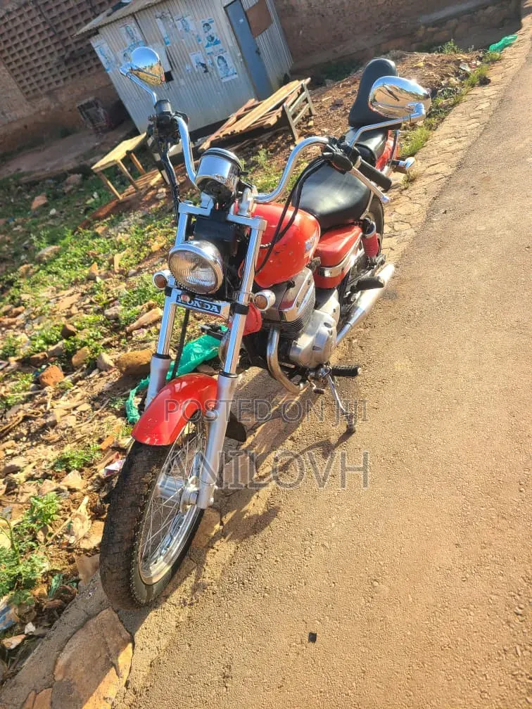 Honda CB 2005 Red