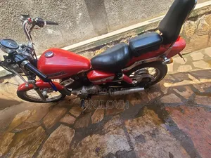 Honda CB 2005 Red