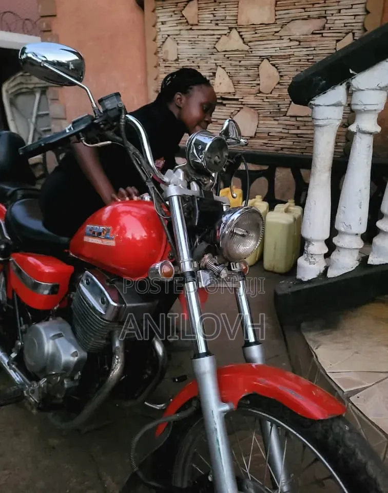 Honda CB 2005 Red