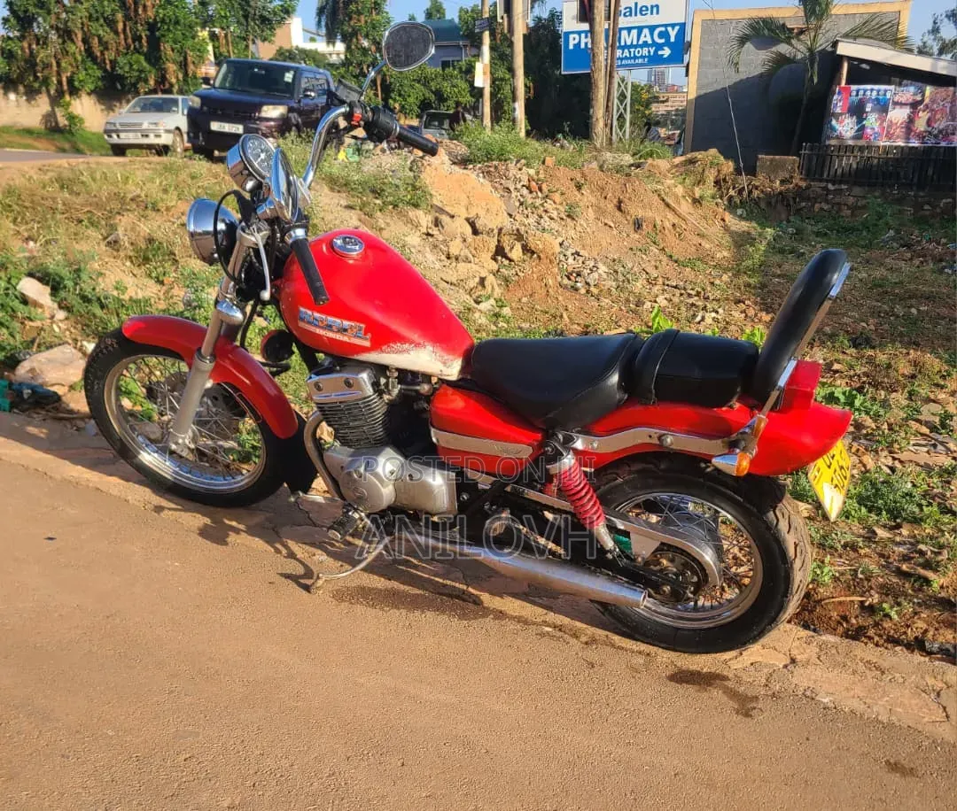Honda CB 2005 Red