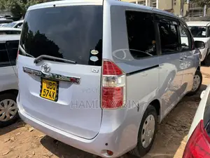 Toyota Noah 2009 Silver