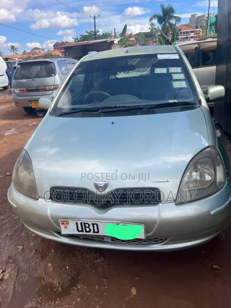 Toyota Vitz 2001 Green