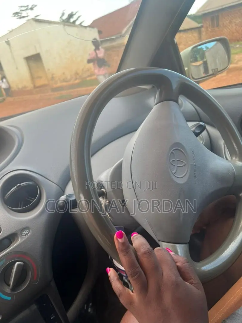 Toyota Vitz 2001 Green