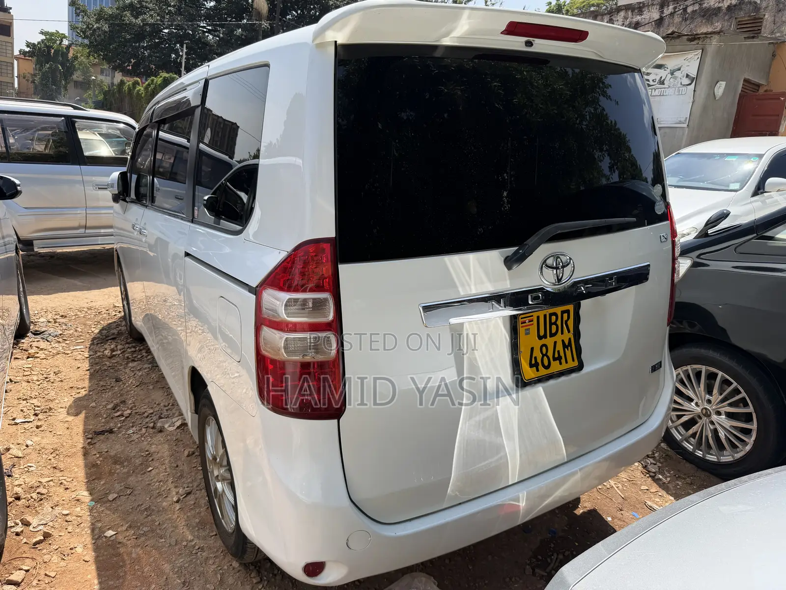 Toyota Noah 2011 White