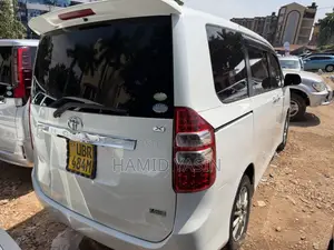 Toyota Noah 2011 White