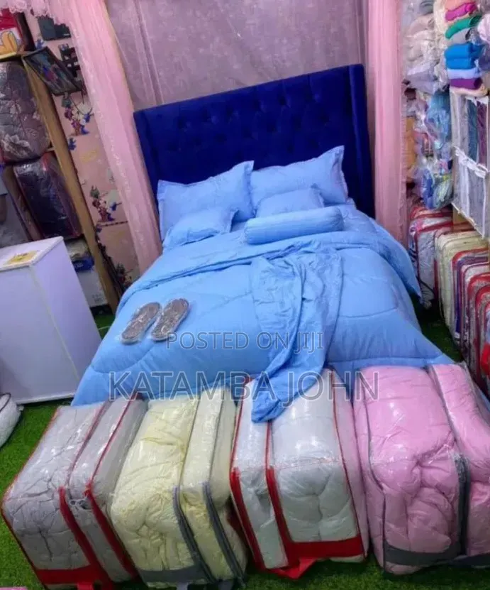 10 Peace Bed Cover