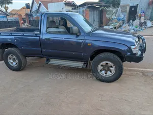 Toyota Hilux 2004 Blue