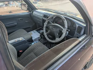 Toyota Hilux 2004 Blue