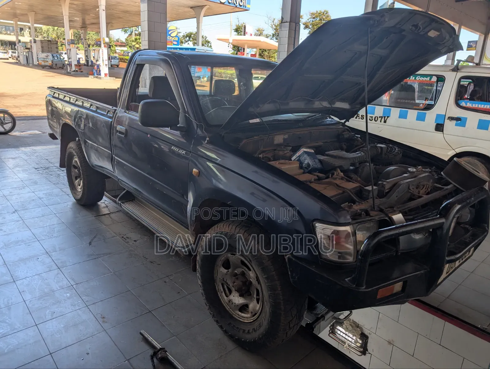 Toyota Hilux 2004 Blue