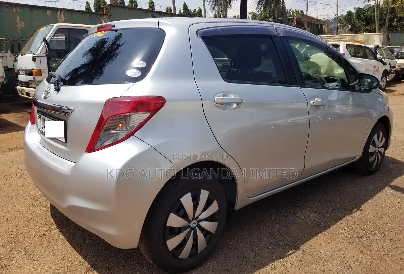Toyota Vitz 1.0 FWD 5dr 2012 Silver