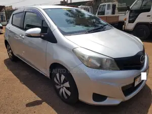 Toyota Vitz 1.0 FWD 5dr 2012 Silver