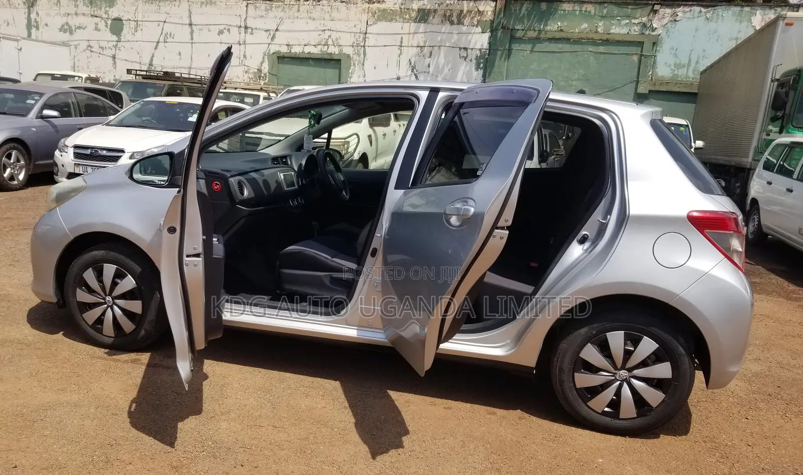 Toyota Vitz 1.0 FWD 5dr 2012 Silver