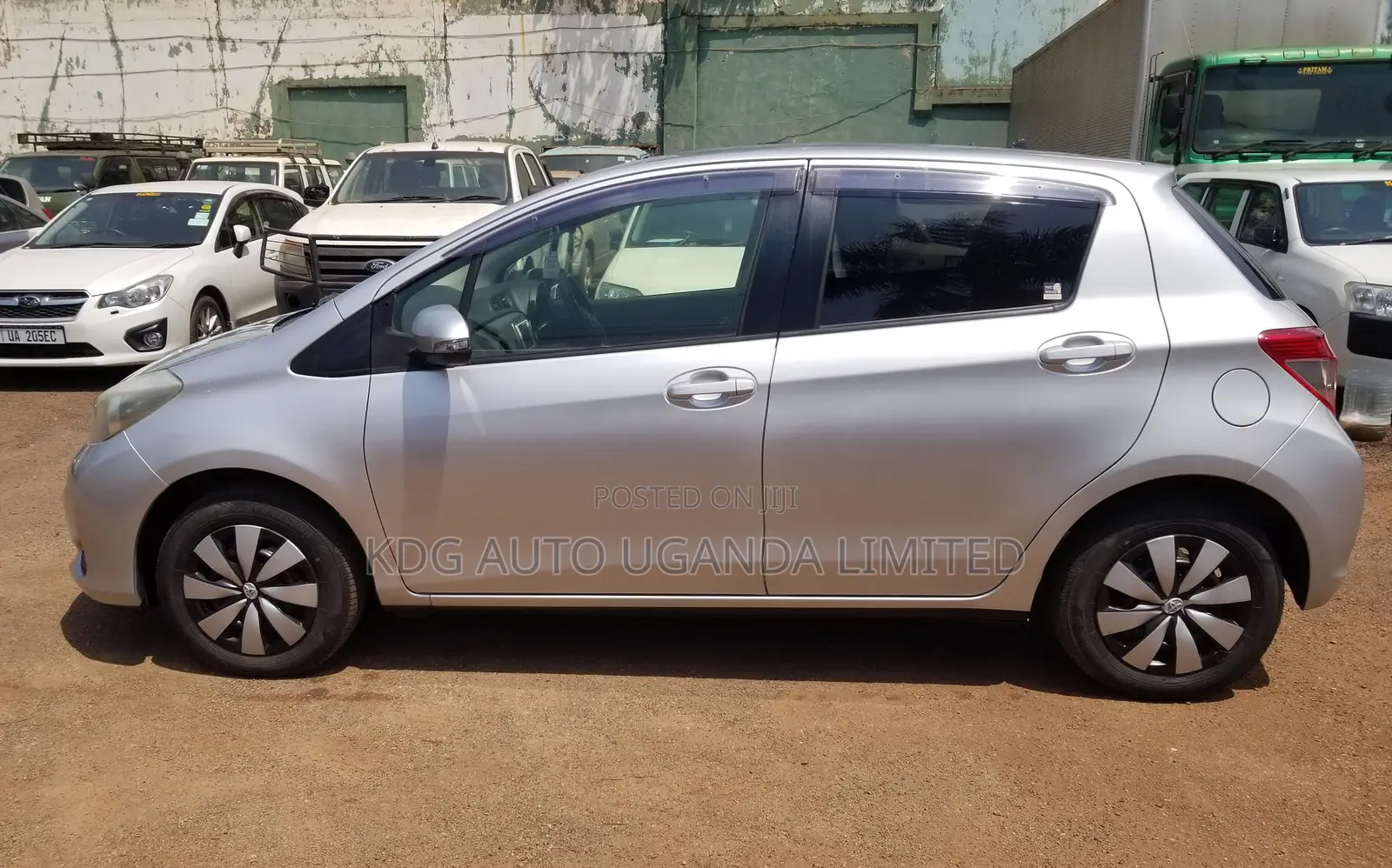 Toyota Vitz 1.0 FWD 5dr 2012 Silver
