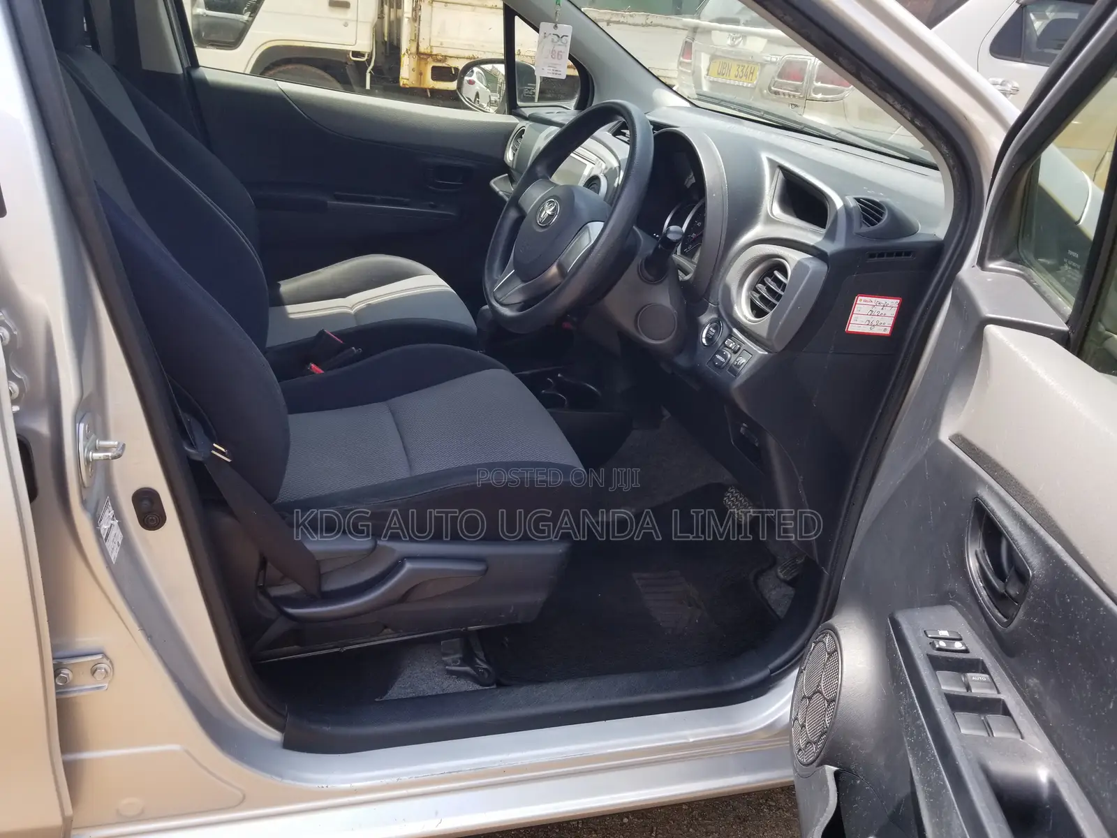 Toyota Vitz 1.0 FWD 5dr 2012 Silver