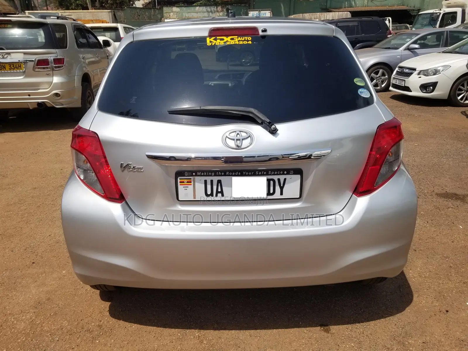 Toyota Vitz 1.0 FWD 5dr 2012 Silver