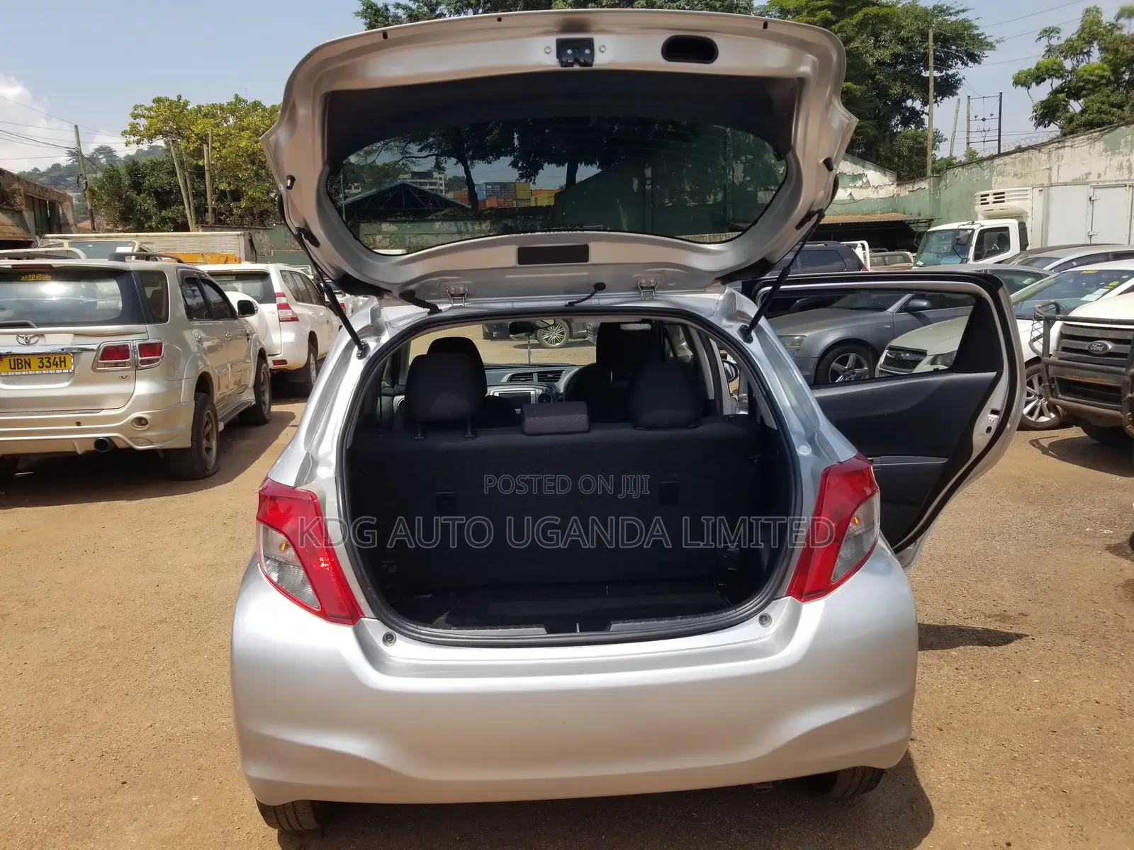 Toyota Vitz 1.0 FWD 5dr 2012 Silver