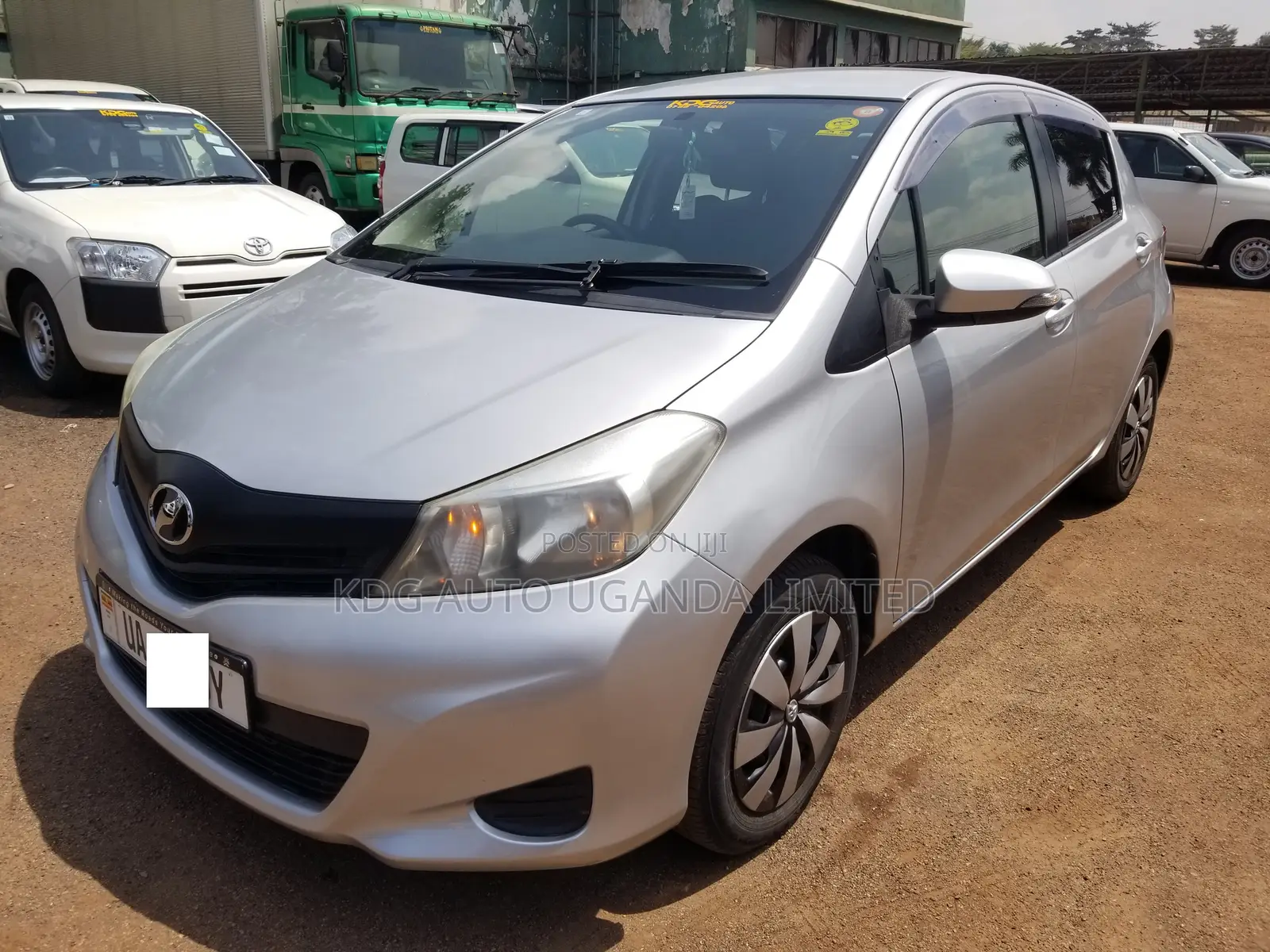 Toyota Vitz 1.0 FWD 5dr 2012 Silver