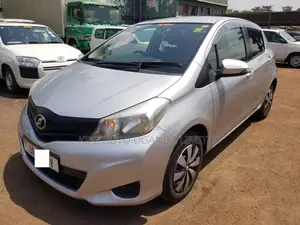 Toyota Vitz 1.0 FWD 5dr 2012 Silver